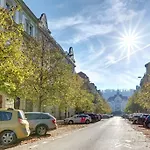 Velky 3-Loznicovy Byt Praha 8 Karlin