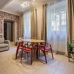 Modern And Spacious Apartments In City Center