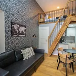 Main Train Station Apartment Close To The The Main Square!