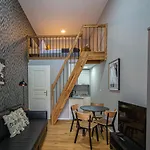 Main Train Station Apartment Close To The The Main Square!