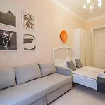 Rose Ruterra Suite
