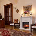 Fleur De Lis Hotel