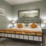 Black Star Suites