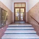 Cozy Basement Flat, Skyshowtime, 3 Minutes To Center