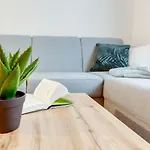 Dream Duplex On Riverside