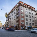 Quiet & Cozy Apartment/ Balcony / Popular Location