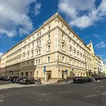 Big Bright Two-Bedroom Apartment In Prague Old Town