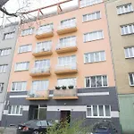 School Apartment - Your Unique Place In Prague By Metro Vysehrad