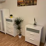 Sunlit Apartment Close To City Center