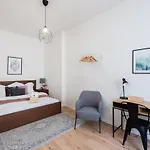 10 Min City Centre 5 People Apartment, Free Coffee