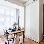 10 Min City Centre 5 People Apartment, Free Coffee