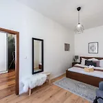 10 Min City Centre 5 People Apartment, Free Coffee