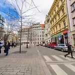 Exclusive Apartment Near Kafka\'S Head