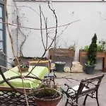 Comfortable Apartment Great Location Close To City Center