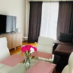 Apartment Hurka - 15 Min Do Centra, Garaz