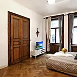 Magnificent King Suite