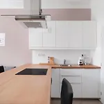 Prague Days - Minimalist Flat - Trendy Karlin