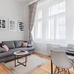 Luminous Apartment For 2 Near Wenceslas Square By Prague Days