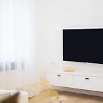 Modern 5 Min Wenceslas Square Apartment, Prague