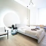 Modern 5 Min Wenceslas Square Apartment, Prague