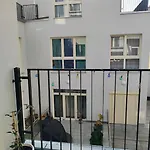 Studio With Balcony In Vinohrady