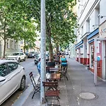 Apartment Americka 8