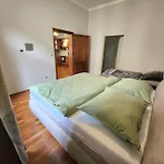 Spacious Apartment 6Min From The Dancing House