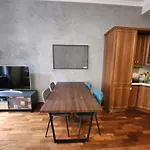 Spacious Apartment 6Min From The Dancing House