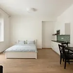 Cozy Studio In Quiet Courtyard Near Charles Bridge