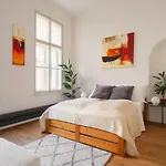 Prague Days - Spacious Designer Studios In City Center - Powder Tower