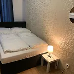 Helen Hostel U Namesti Miru