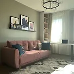 Luxury Pearl With Parking Place In Holesovice