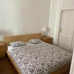 Large 3 Bedroom Family Apartment Close To The River