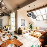 5Br+2Bath Old Town Industrial Penthouse, A/C