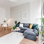 Lovely 2Bds Apt In The Center - Stp7