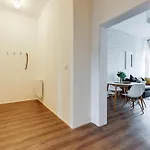 Lovely 2Bds Apt In The Center - Stp7