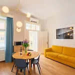 Quiet City Center Apartment In Hip & Foodie Area