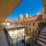 Quiet City Center Apartment In Hip & Foodie Area