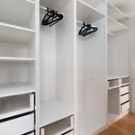 Spacious Apartments Near The River Prague