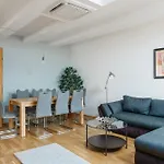 Eli Spacious Apt With Old Town View, Parking & Ac