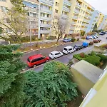 Family Apt For 6, 10Mins To Centre, Free Parking, Quiet Location, New Furniture, Balcony