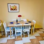 Family Apt For 6, 10Mins To Centre, Free Parking, Quiet Location, New Furniture, Balcony