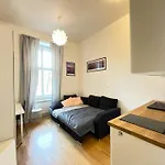 Cosy Apartment On Metro Muzeum - Grand Canyon