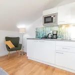 Washingtonova Cr Apartments