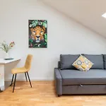 Washingtonova Cr Apartments