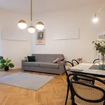 Stylish Old Town Apartment By Easybnb