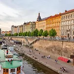 Cozy Homestay At Andel Prague