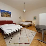 Peter\'S Tower Apartments