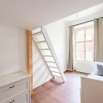 Side Apartment