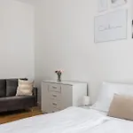 Stay2Gether Beige Nest - Metro Florenc